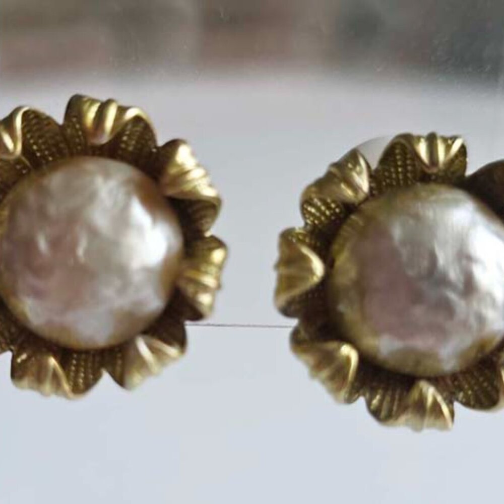 Vintage Haskell Signed Baroque Pearl Clip On Earrings - Picture 9 of 9